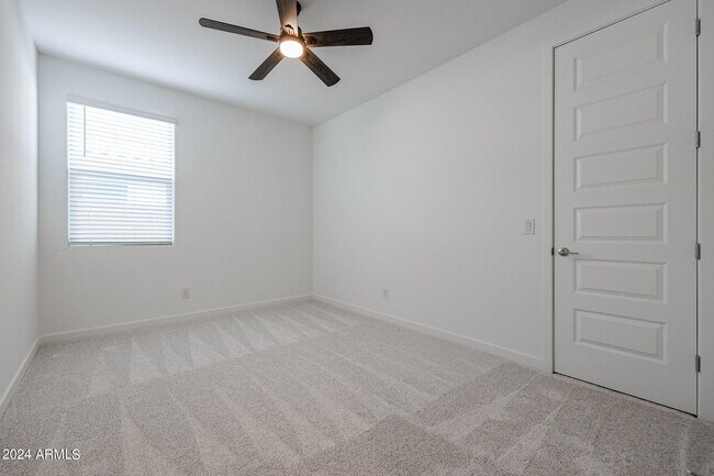 Building Photo - 7680 W Honeysuckle Dr