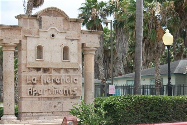 Primary Photo - 100 La Herencia