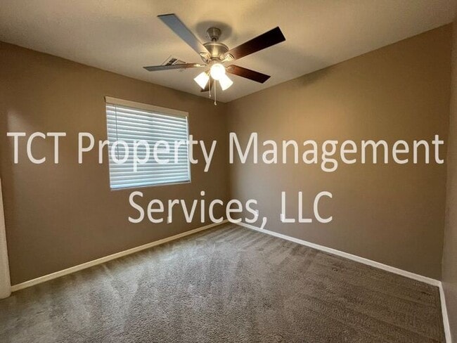 Building Photo - Updated 4 Bedroom on Corner Lot!