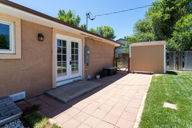Building Photo - Charming 3BR Home with Updated Amenities &...