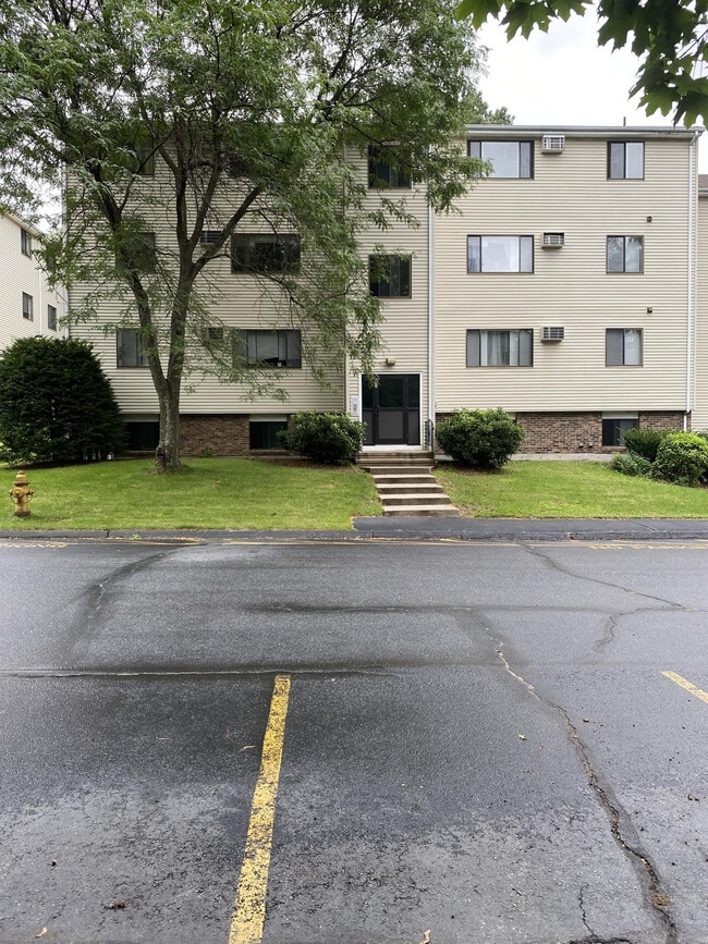 Building Photo - 433 Sunderland Rd