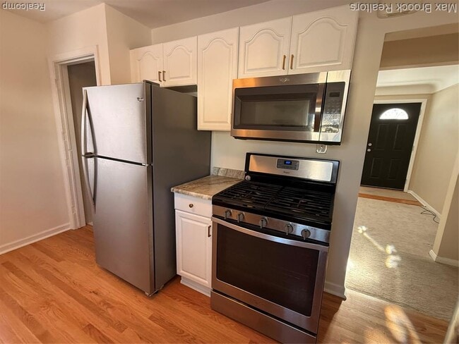 Building Photo - 2105 Rowland Ave