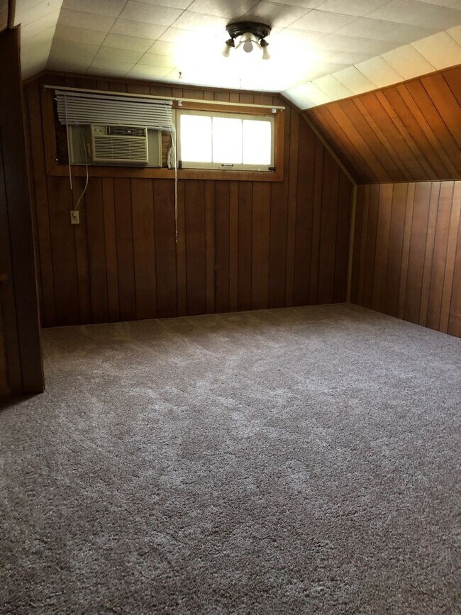 Building Photo - 2 bedroom home