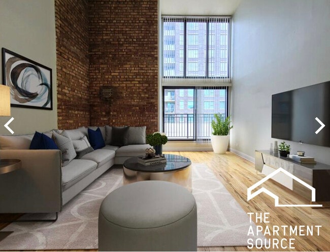 Building Photo - 1223 N La Salle Dr