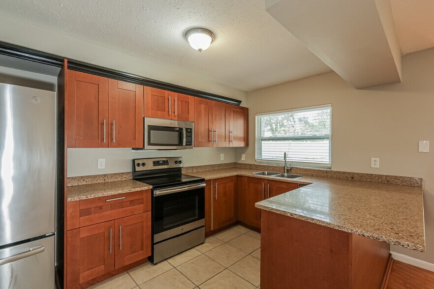 Building Photo - 3819 Cloverhill Ct