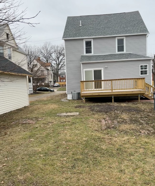 Building Photo - Gorgeous 4 bed, 2.5 bath stunner in Lakewood!