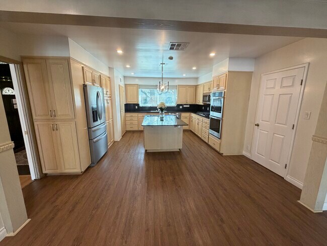 Building Photo - 17537 Margate St