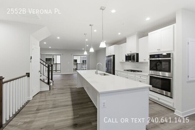 Building Photo - 2552B Verona Pl-