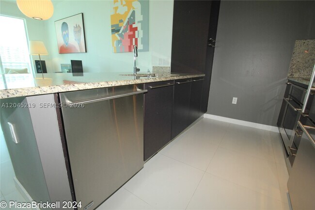 Building Photo - 950 Brickell Bay Dr