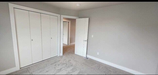 Building Photo - $3,800-Two-Story 4 Bedrooms, 2.5 Bathrooms Contemporary Home Awaits Your Tenancy!