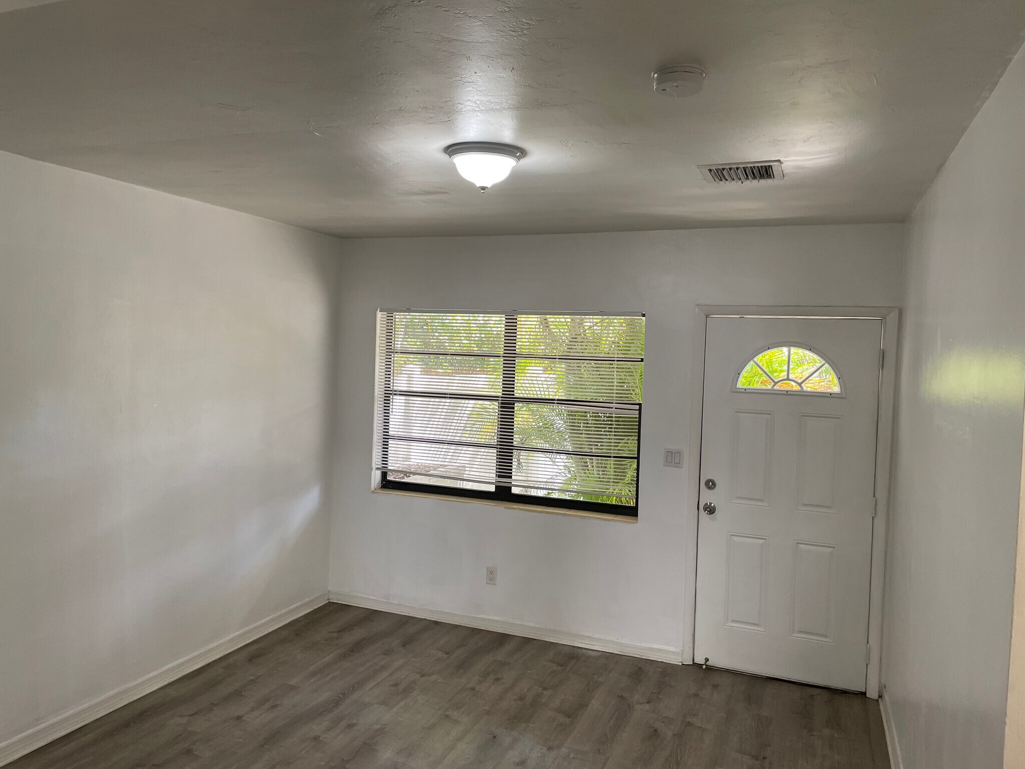 Building Photo - 715 NE 92nd St