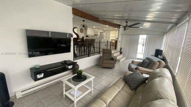 Building Photo - 219 W Lake Dr