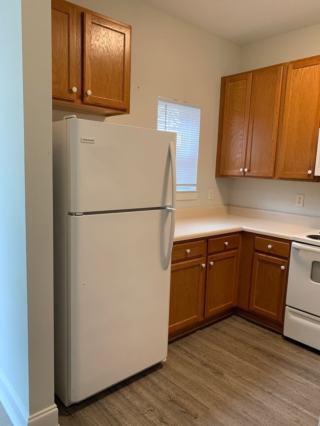 Building Photo - 2 Bedroom 1.5 Bath Townhome in Pleasant Gr...