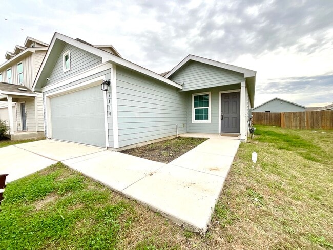 Building Photo - *MOVE IN SPECIAL* Beautiful 4BR/2BA Home with Fenced Yard & Garage!