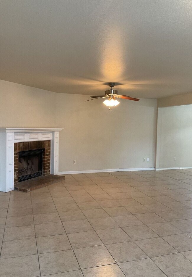 Building Photo - NEW FLOORING - AVAILABLE NOW!