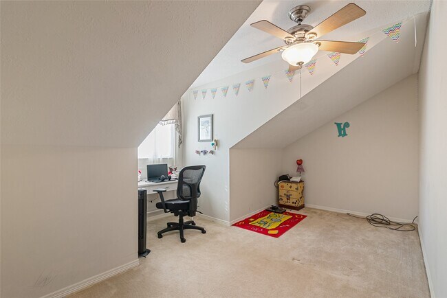 Building Photo - 1014 Enclave Square N