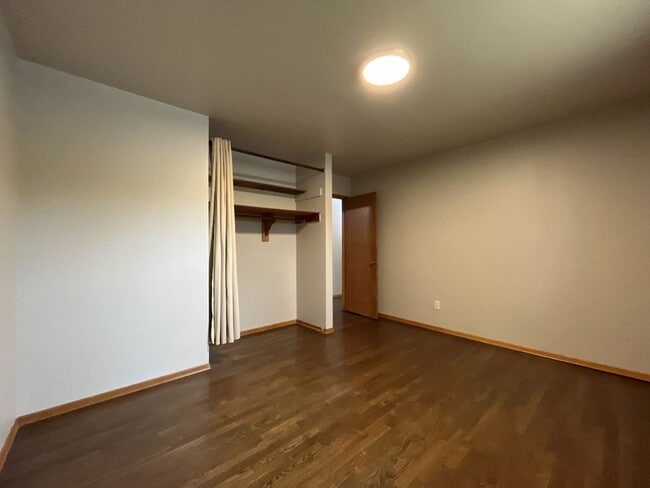 Building Photo - Beautiful 3-Bedroom West Linn Home with Bonus Room, Updated Kitchen and Large Fenced Yard
