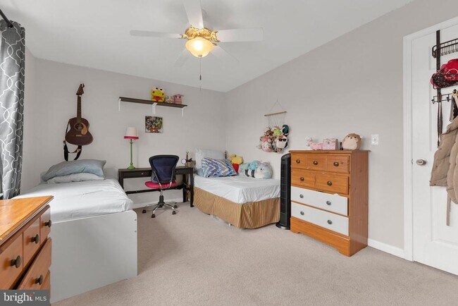 Building Photo - 15728 Beau Ridge Dr