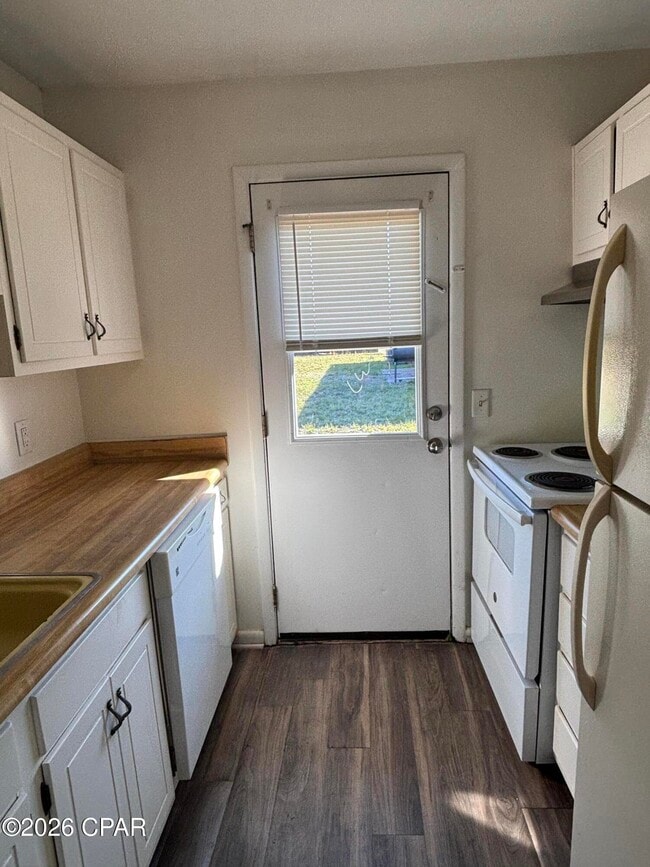 Building Photo - 3008 Stanford Rd