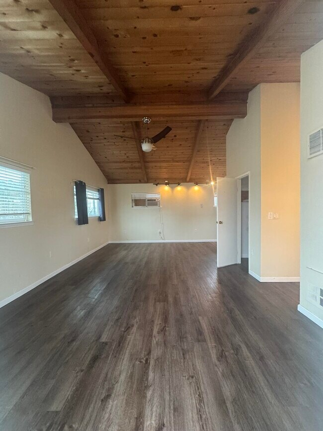 Building Photo - 5116 Sandmound Blvd