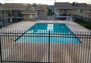 Building Photo - 3 Bedroom Condo With Pool and Views