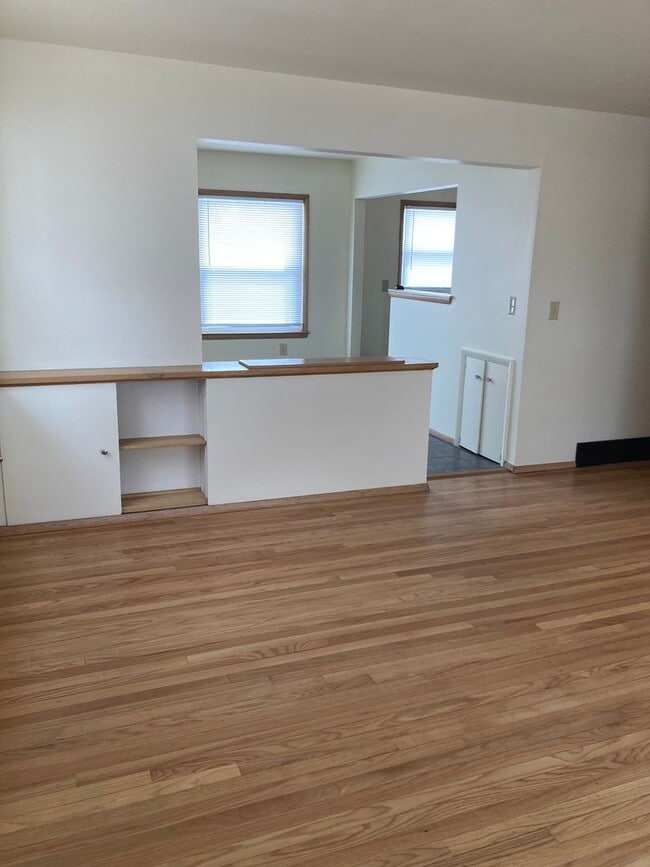 Building Photo - Single Family 3 Bedroom Home