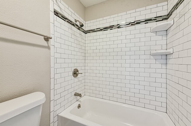 Building Photo - 2501 Gulf Fwy