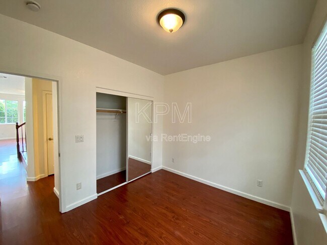 Building Photo - 10814 Peony Pl Dr