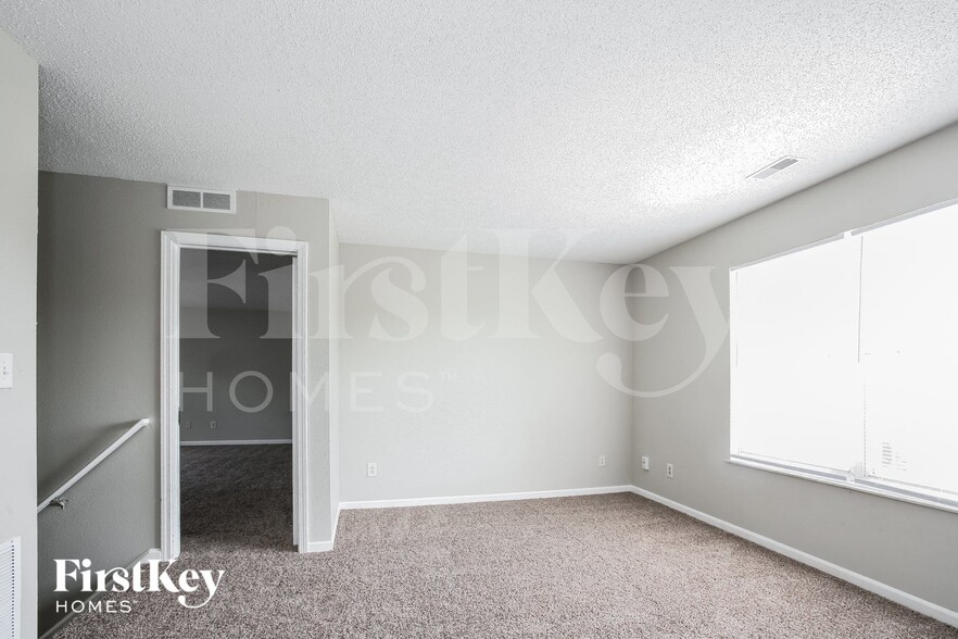 Building Photo - 8925 Lighthorse Dr