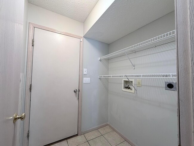 Building Photo - 9135 Windy Creek Dr