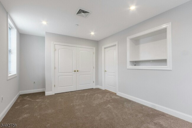 Building Photo - 5401 Rio Vista Dr