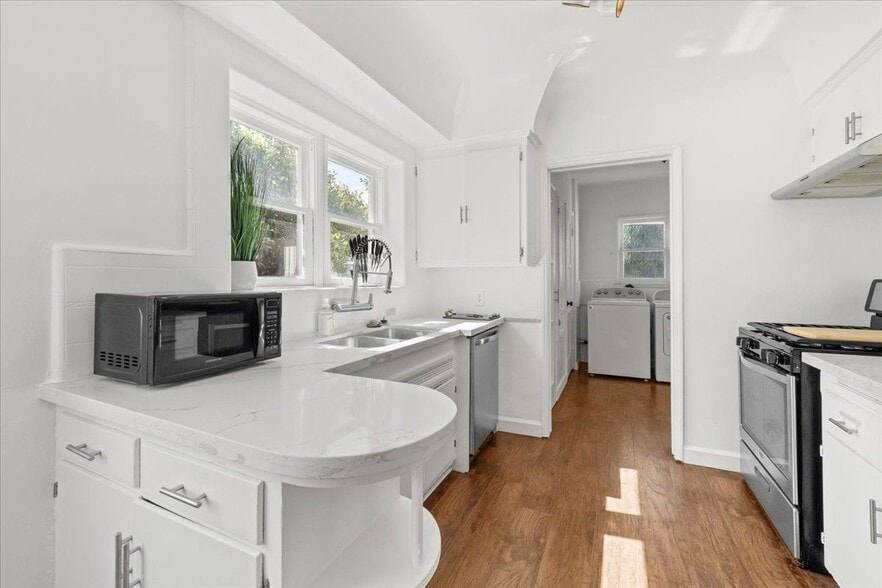 Building Photo - 4281 McClung Dr