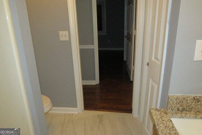 Building Photo - 1105 Hampton Rd