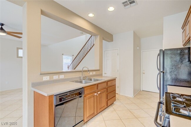 Building Photo - 9408 Santana Siesta Ave