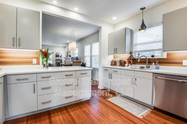 Building Photo - 816 Cristler Ave