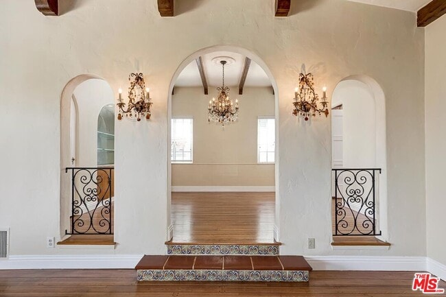 Building Photo - 1215 Edris Dr