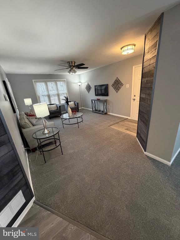 Building Photo - 102 Stonehurst Ct