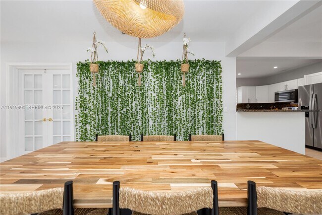 Building Photo - 1331 NE 160th St