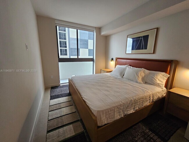 Building Photo - 11 NE 6th St