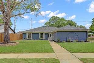 Building Photo - 327 Gentilly Dr