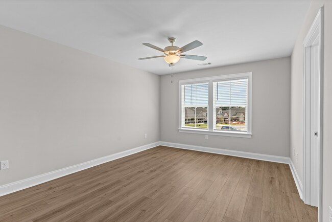 Building Photo - 200 Clifton Dr