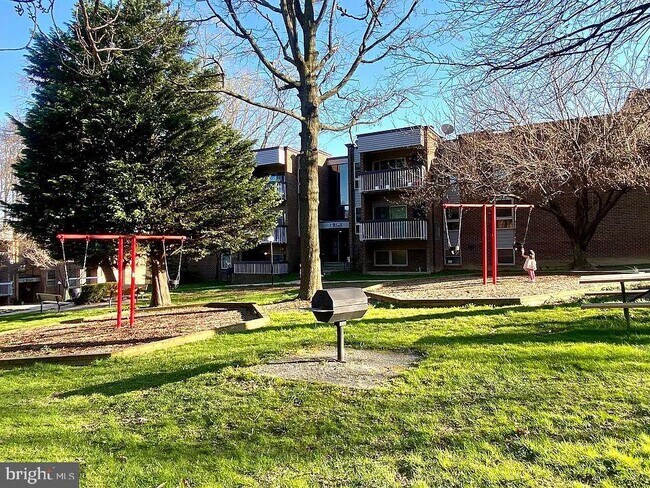 Building Photo - 2305 Greenery Ln