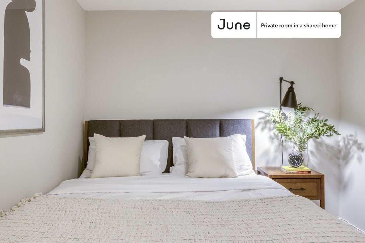 Building Photo - Room in Shared 5 bed/2.5 bath home