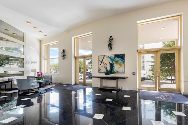 Building Photo - 333 Sunset Dr