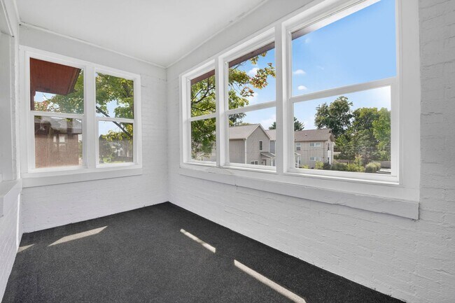 Building Photo - 1104-1106 Oakwood Ave