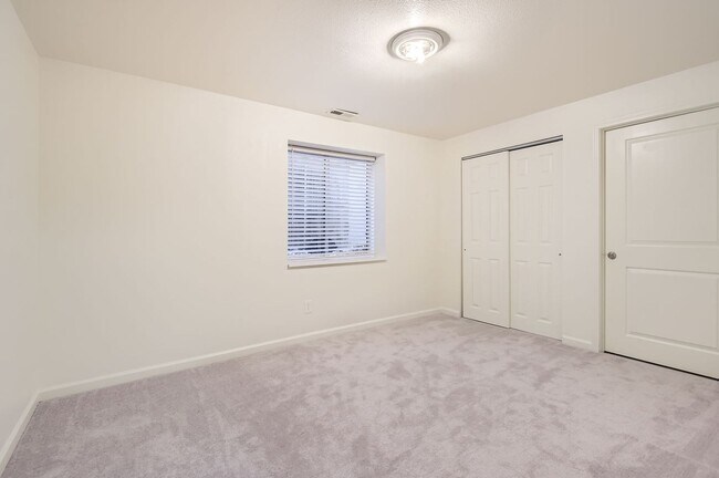 Building Photo - Beautiful Move in Ready Ranch Home in Sanderson Creek Neighborhood of Lakewood- New paint and car...