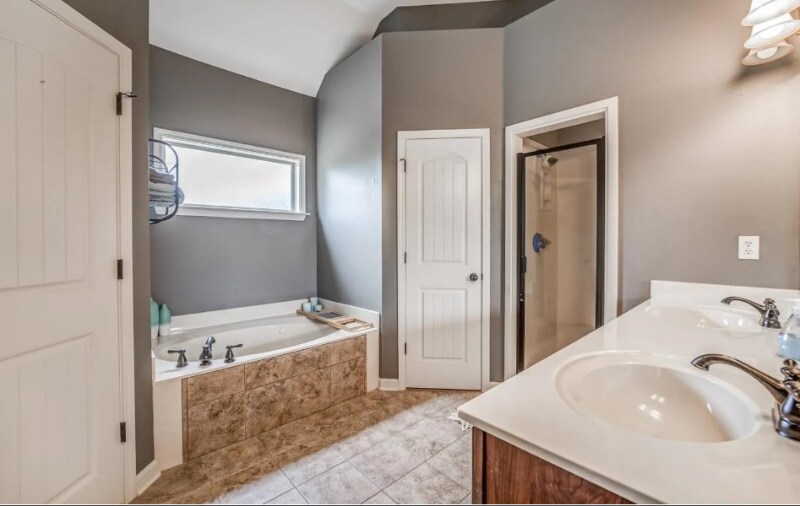 Building Photo - 10165 Carly Dr