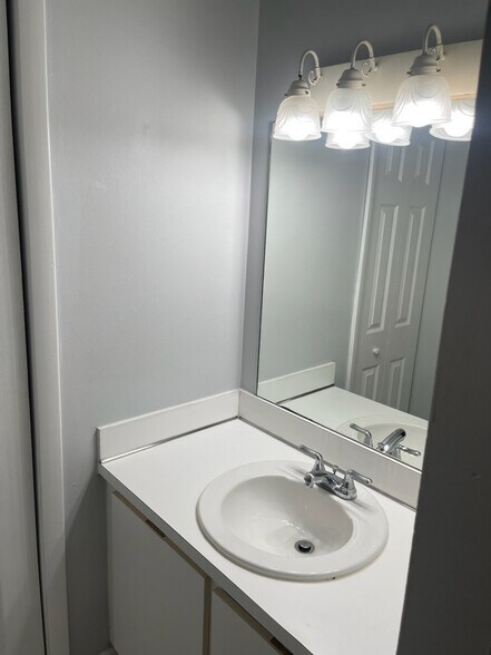 Building Photo - 4704 SW 136th Pl