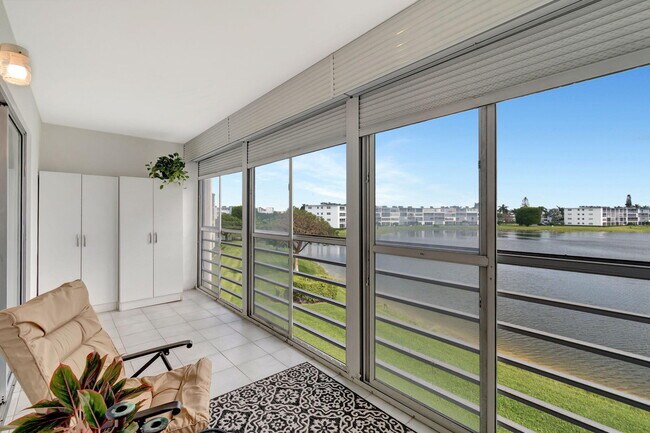 Building Photo - 3031 Cornwall B