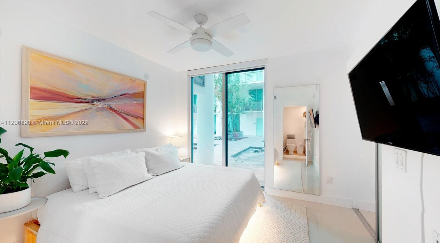 Building Photo - 6000 Collins Ave